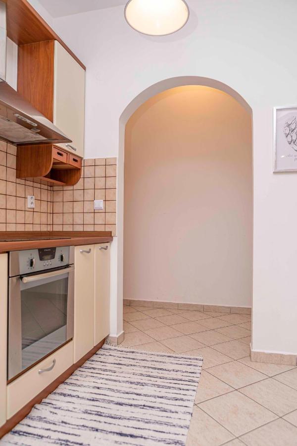 Castle View Apartment With Free Parking Братислава Экстерьер фото