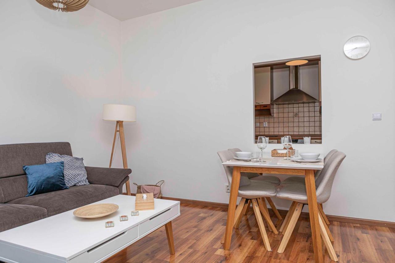 Castle View Apartment With Free Parking Братислава Экстерьер фото