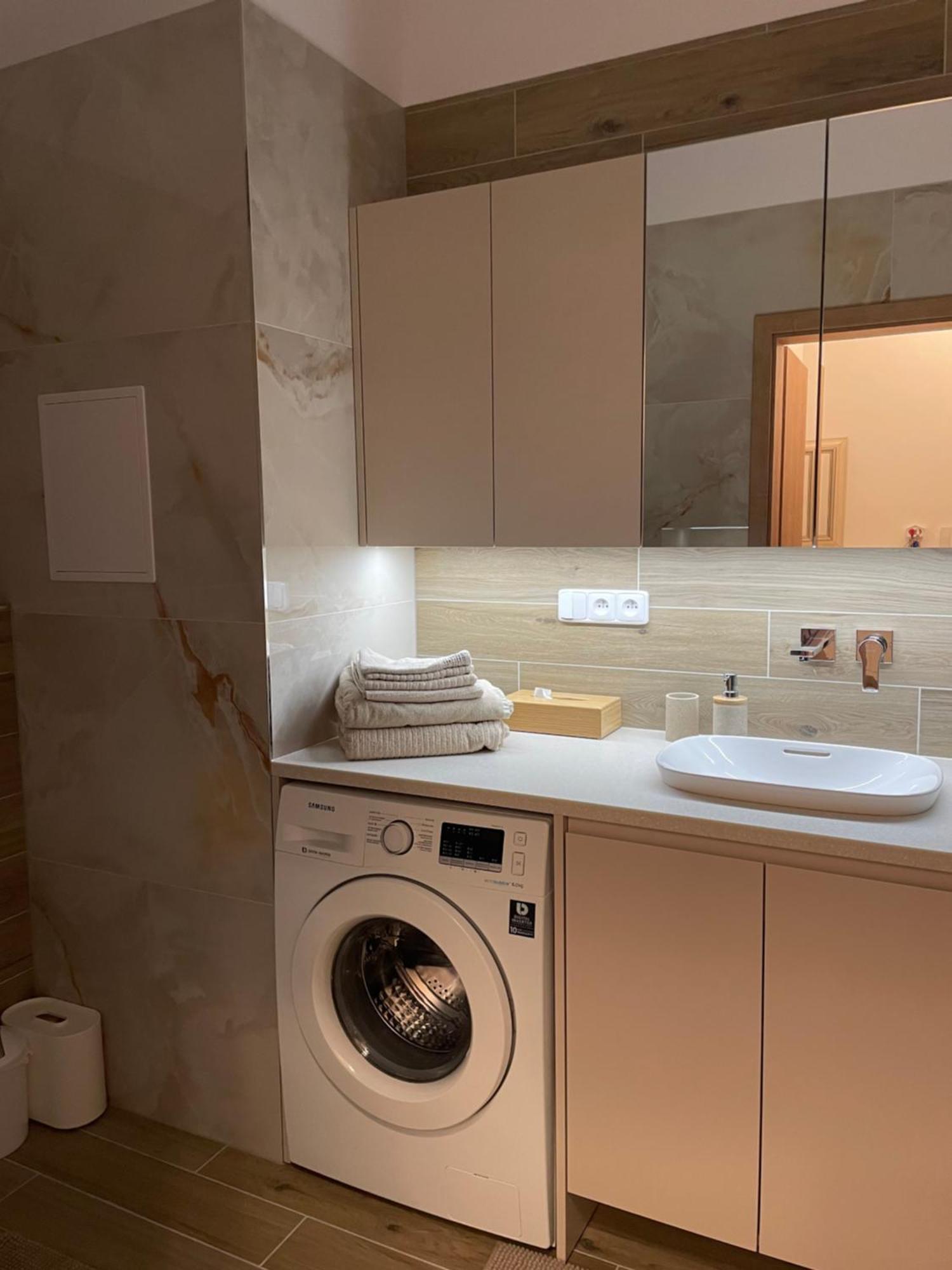 Castle View Apartment With Free Parking Братислава Экстерьер фото